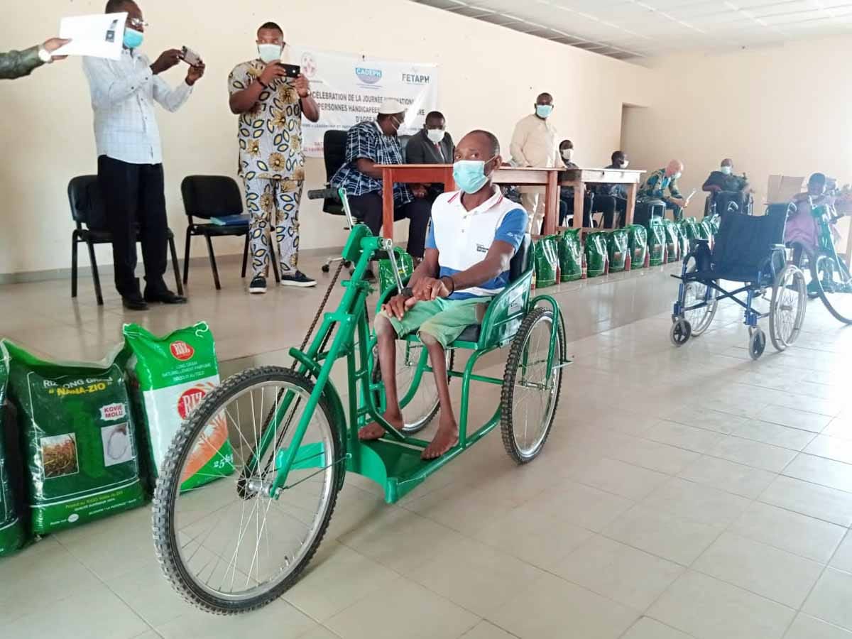 Rich results on Google's SERP when searching for 'Personnes handicapées'