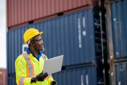 conteneurs de diverses marchandises