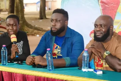 2 Heures devant le Trône