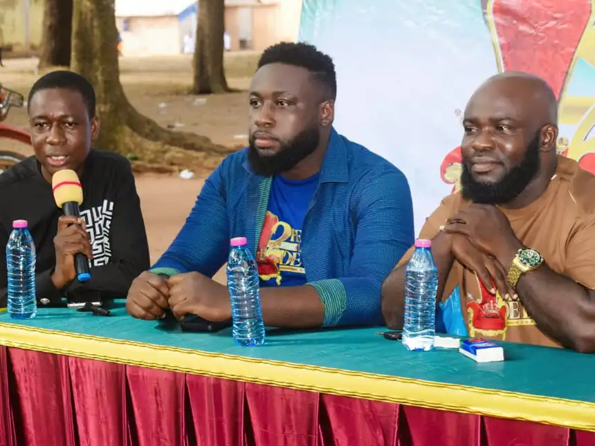 2 Heures devant le Trône