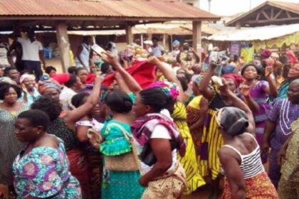 Rich results on Google's SERP when searching for 'marché'