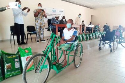 Rich results on Google's SERP when searching for 'Personnes handicapées'