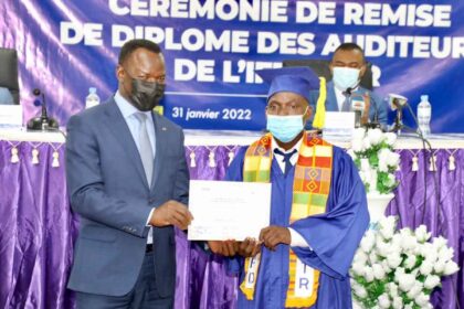 Rich results on Google's SERP when searching for 'auditeurs'