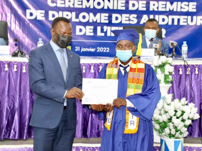 Rich results on Google's SERP when searching for 'auditeurs'