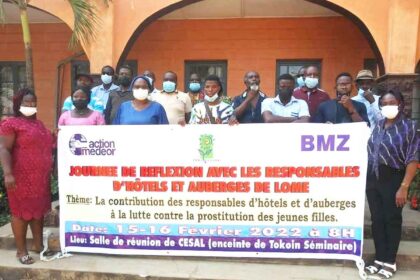 Rich results on Google's SERP when searching for 'Hôtels et auberges'